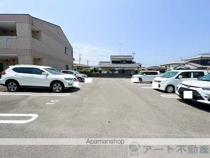 シルバーアース[1K/29.75m2]の駐車場1