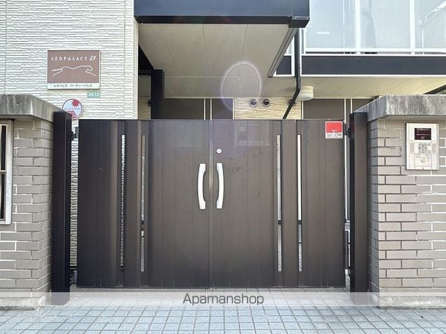 レオパレスバーディーパレスの玄関写真