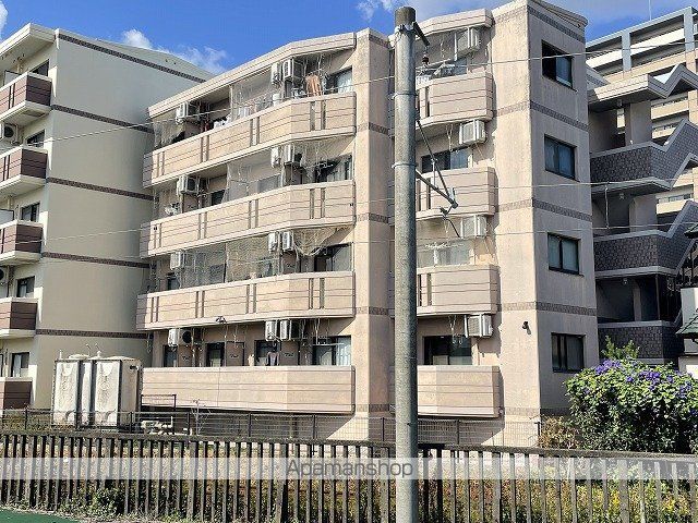 ロイヤル九品寺の外観写真