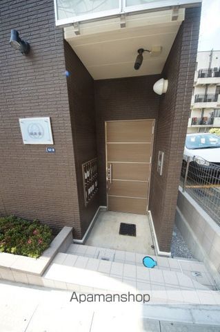 レオネクスト南新宿の玄関写真