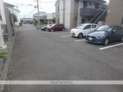 ヴィラエトワールＢ[1K/28.4m2]の駐車場