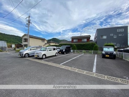 香川県高松市鶴市町[2LDK/58.58m2]の駐車場