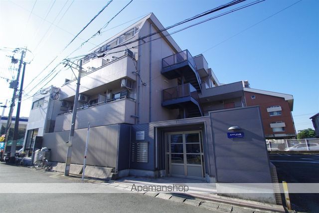 アンプルール新屋敷の玄関写真