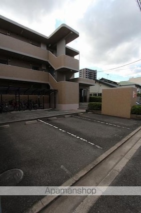 香川県高松市花園町３丁目[1K/26.1m2]の駐車場