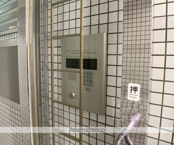 ギャラリーカトビルの玄関写真