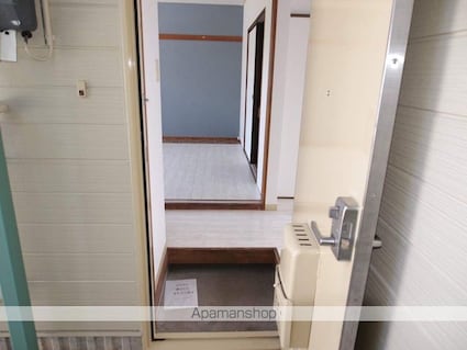 スクエア山寺[2K/38.09m2]の玄関