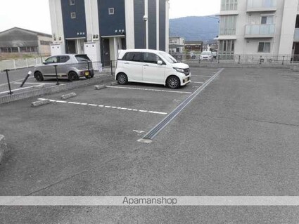 レオパレス久米東[1K/21.81m2]の駐車場2