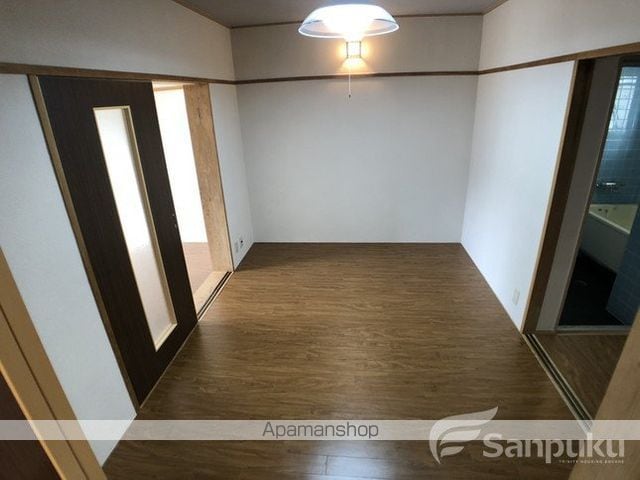 スカイハイツ居相の内装写真