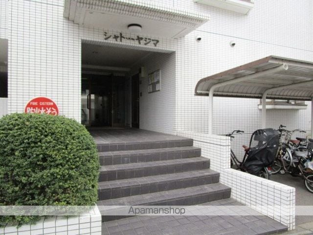 シャトーヤジマの玄関写真