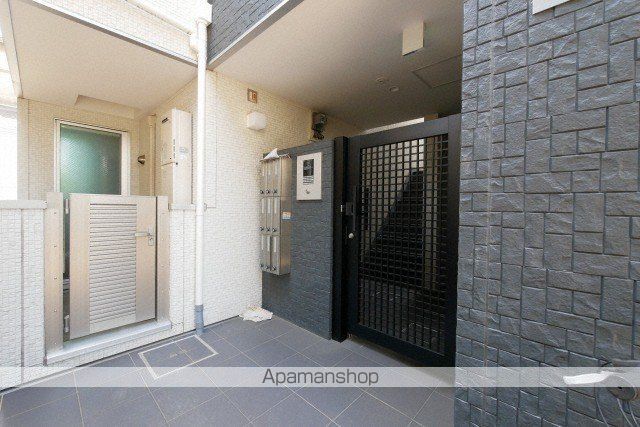 ノイヴェル西本町の玄関写真