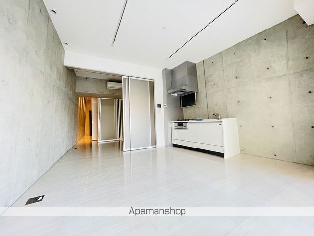 SLANT WALLSの内装写真