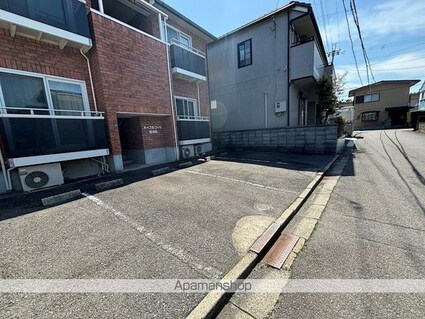 滋賀県東近江市東沖野３丁目[1LDK/36.42m2]の駐車場