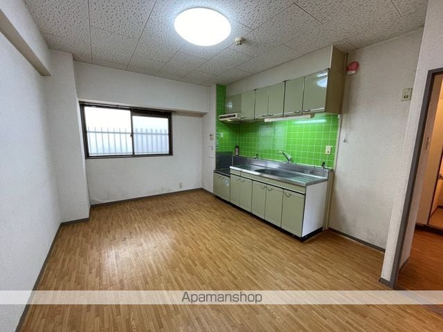 ルネ・アルマーニの内装写真