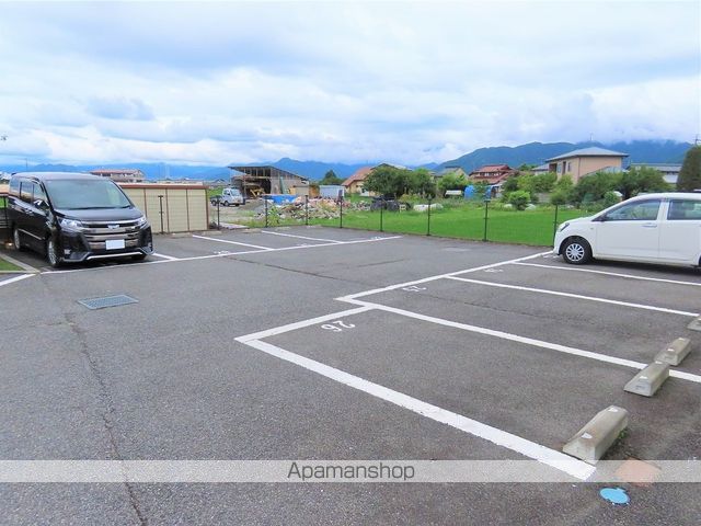 レオパレスＣｏｒｎｉｏｌｏ[1K/28.02m2]の駐車場1