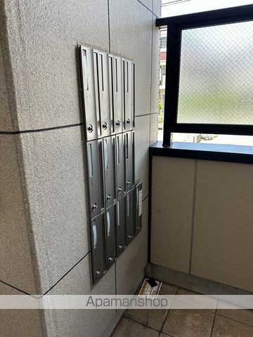 名古屋市鶴舞線 原駅 徒歩10分 4階建 築19年の玄関写真