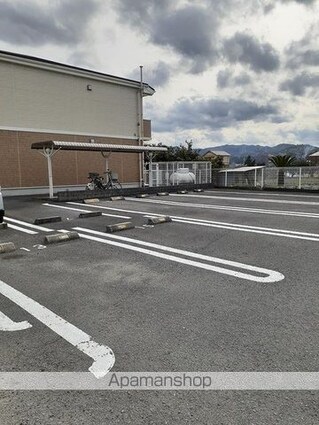 メゾン・ペーシュ　Ｂ[2LDK/63.3m2]の駐車場