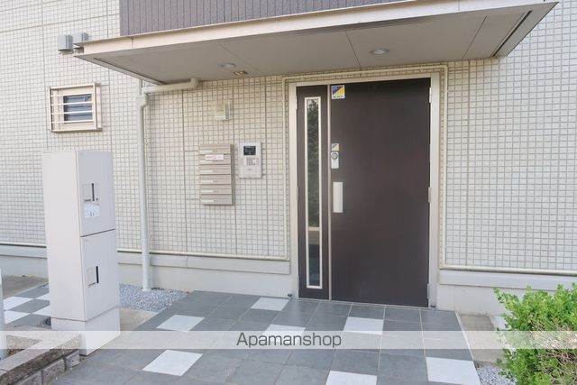 アプリコット Aの玄関写真