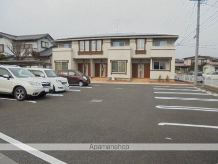 ラピタス[2LDK/57.19m2]の駐車場