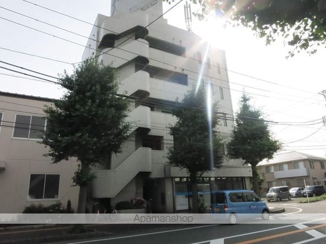 泉屋ビルの玄関写真