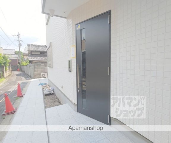 京都グランデ四条春日の玄関写真