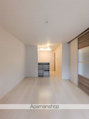 新座市 2階建 築8年の内装写真