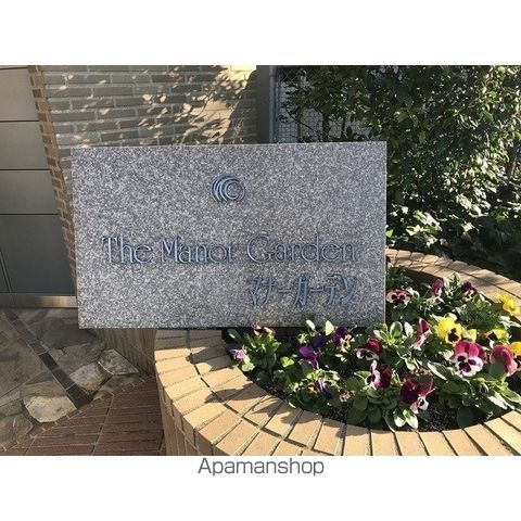 THE MANOR GARDENの玄関写真