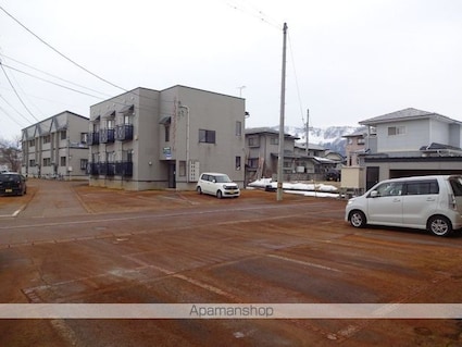 コーポプレジデントＢ[1K/27.32m2]の駐車場