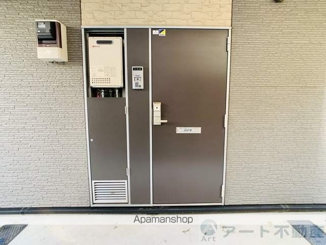 レオパレスエテルネの玄関写真