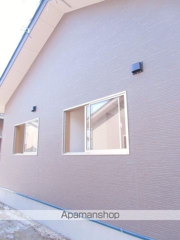 小林市 1階建 築14年の外観写真
