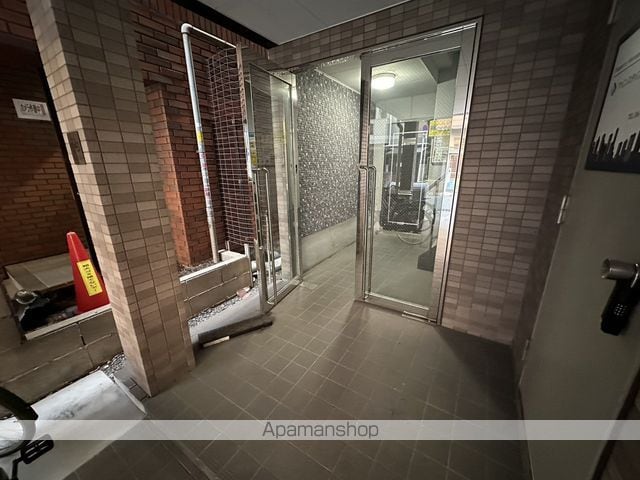 イーエス新大阪の玄関写真