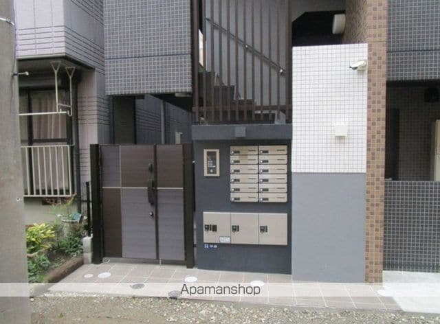 モダンアパートメント武蔵小山の玄関写真