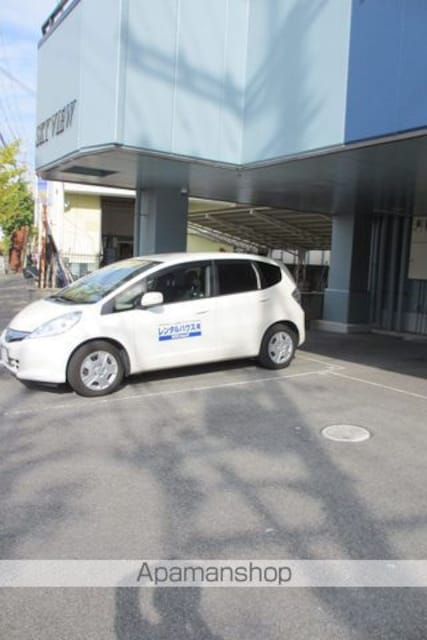 和歌山県和歌山市手平３丁目[1K/17.28m2]の駐車場3