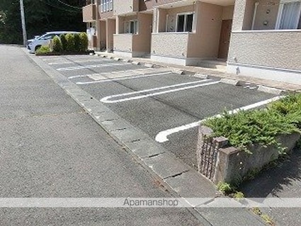 ラグジュアリー・コート[2LDK/57.63m2]の駐車場2