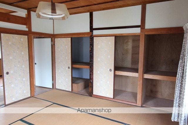 呉市 2階建 築47年の内装写真