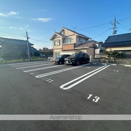 Ｌｙｓ　Ｇｒａｃｉｅｕｘ（リス　グラシュー）[2LDK/58.53m2]の駐車場