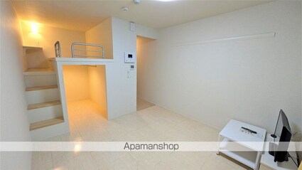 ミランダＣＯＵＲＴ　恋ヶ窪[1R/26.08m2]のリビング・居間1