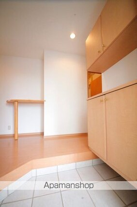 レイナスＡ棟[2LDK/55.9m2]の玄関