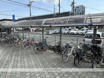 ソレイユ千[2LDK/57.6m2]の駐車場1