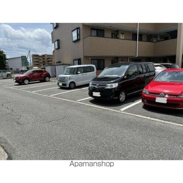Ｄｏｍａｎｉ　Ｐａｃｅ[3LDK/66.82m2]の駐車場2