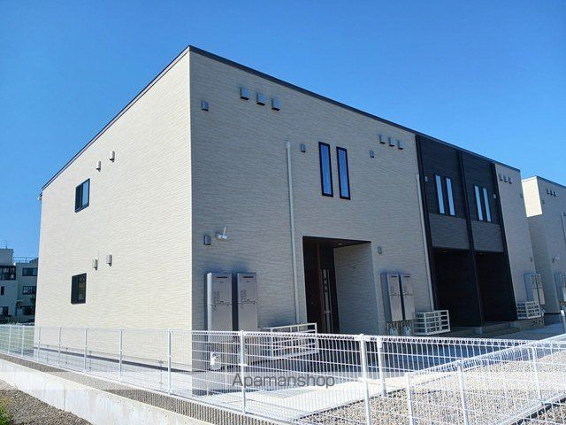 ヒカルサ高岡野村サウス2号棟の外観写真