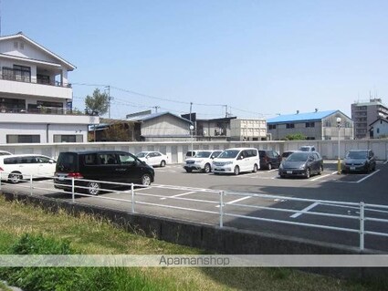 アーバンコート北新町[3LDK/63m2]の駐車場