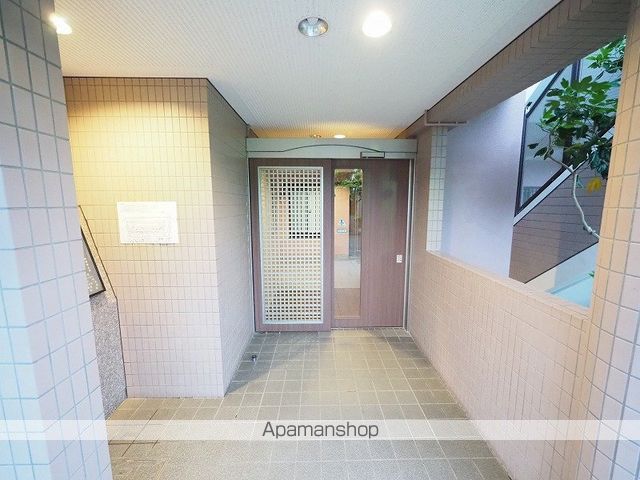 プレステージ青山の玄関写真