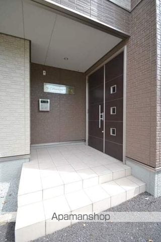 コンソラーレ 参番館の玄関写真