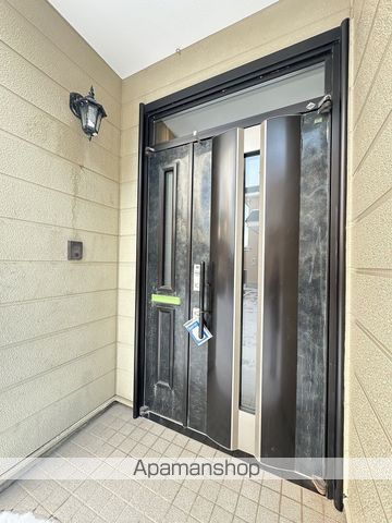 湯浜町7番戸建の玄関写真