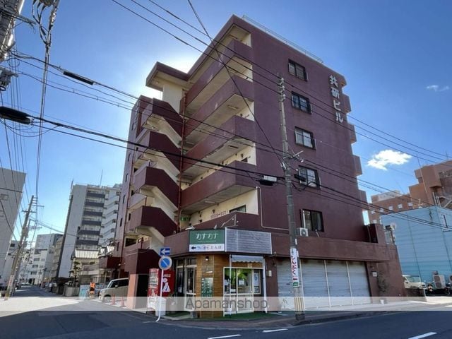 共研ビルの外観写真