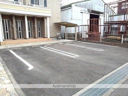 コンフォートⅡ[1LDK/42.84m2]の駐車場2