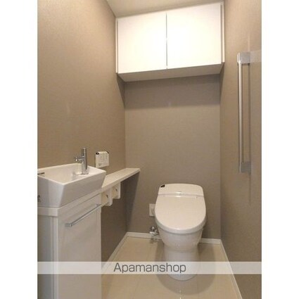 ミリアレジデンス中野坂上[1LDK/42.37m2]のトイレ