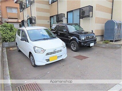 レオパレスリーザ三輪[1K/23.18m2]の駐車場