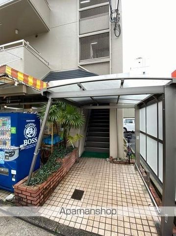 角谷ビルの玄関写真