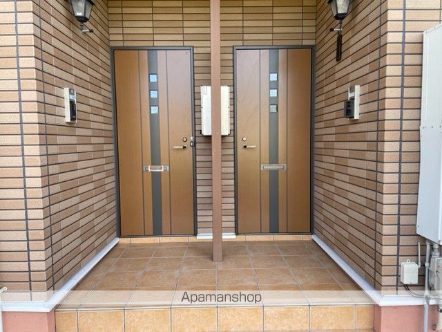 プラシードの玄関写真